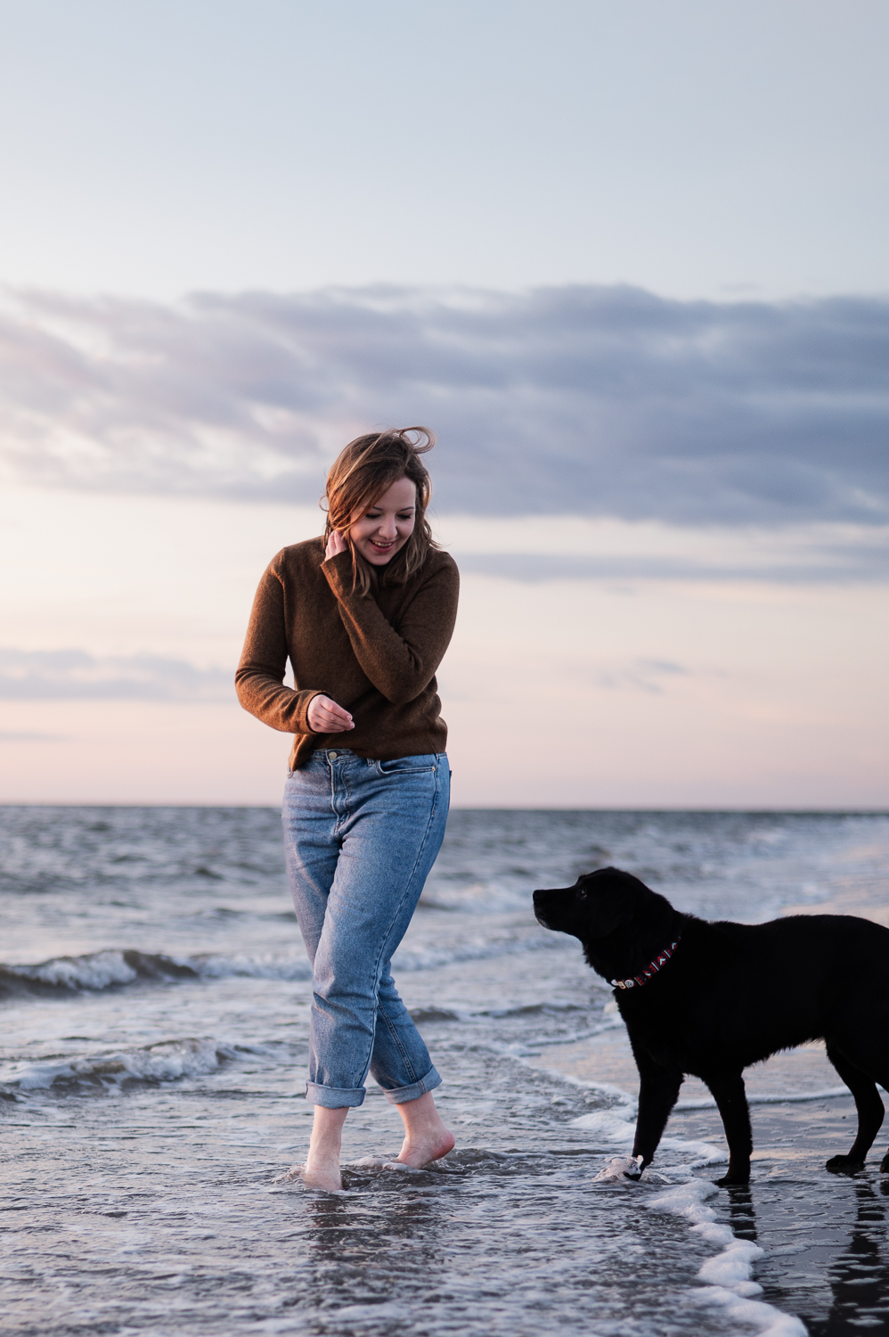 Hochzeitsfotografin Kristina Reinartz an der Nordsee am Strand von Sankt Peter Ording mit Labrador